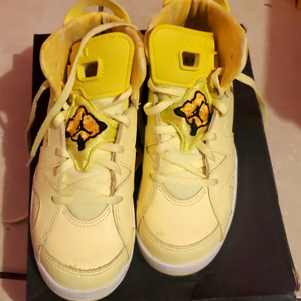 Per owned Jordan's 2.5 bigkids